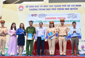 TP HCM tuyên truyền Luật An toàn giao thông 'cổng trường an toàn giao thông' năm học 2023 - 2024