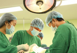 Cà Mau: Phẫu thuật thành công cắt khối u xơ to ở cổ tử cung