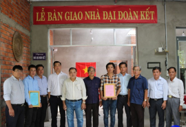 Tiền Giang: Huyện Cai Lậy tổ chức bàn giao nhà đại đoàn kết