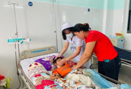 Kon Tum: Cứu sống bệnh nhi viêm phúc mạc ruột thừa và sốc sốt xuất huyết Dengue