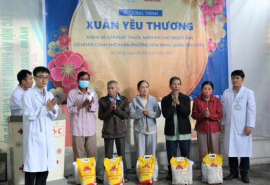 Bệnh viện Hoàn Mỹ Đà Nẵng khám bệnh, phát thuốc miễn phí và trao quà tết đến người nghèo