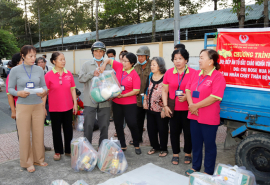 Tiền Giang: Trao tặng 50 phần quà Tết và hơn 400 suất ăn sáng tại Bệnh viện Quân Y 120