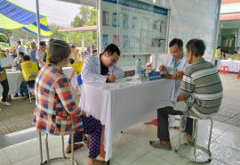 Tây Ninh: Khám bệnh cấp thuốc miễn phí và tặng quà cho 700 người dân khó khăn