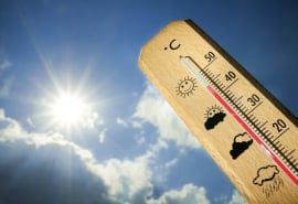 Phòng tránh tác động tiêu cực của nắng nóng đến sức khỏe người dân