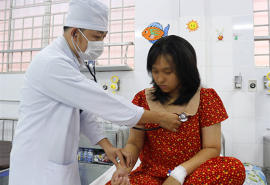 Cần Thơ: Điều trị bệnh nhi sốc sốt xuất huyết Dengue trên cơ địa béo phì
