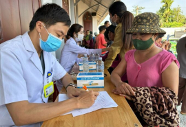 Đắk Nông: Khám, cấp phát thuốc miễn phí cho bà con Nhân dân bon Đắk Sắk