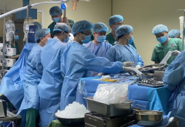 Thủ tướng tri ân gia đình người hiến tạng và biểu dương tập thể y bác sĩ điều phối, ghép tạng cứu sống 7 người