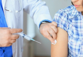 Đắk Lắk: Tổ chức VCF tài trợ 250 mũi tiêm vắc xin ngừa cúm cho người cao tuổi và trẻ em tại huyện Ea Súp