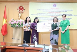 Lễ bàn giao thuốc ARV cho Bộ Y tế Việt Nam từ Chính phủ Australia trong hợp tác với Tổ chức Y tế Thế giới