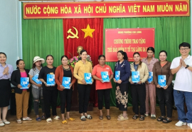 Gia Lai: Trao tặng 100 thẻ bảo hiểm y tế cho người dân tộc thiểu số tại làng Ia Lang