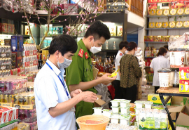 Phó Thủ tướng Chính phủ Lê Thành Long chỉ đạo tăng cường kiểm tra đột xuất về an toàn thực phẩm trên toàn quốc