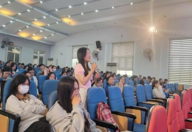 200 sinh viên tham dự truyền thông dự phòng trước phơi nhiễm PrEP tại Trường Đại học Ngoại ngữ Đà Nẵng