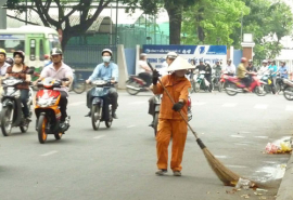 Thực hiện vệ sinh tuyến quốc lộ 1K và các công trình cầu, đường trên địa bàn TP. HCM