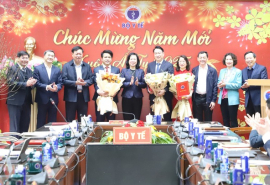 Bộ trưởng Bộ Y tế trao quyết định bổ nhiệm lại một số chức vụ lãnh đạo đơn vị thuộc Bộ Y tế