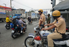 TP. HCM: Cảnh sát giao thông ra quân đảm bảo trật tự an toàn giao thông, tạo điều kiện cho người dân về quê đón Tết