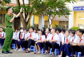 Long An: Tạo đề kháng giúp học sinh nói không với ma túy