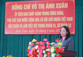 Phó Chủ tịch nước thăm, tặng quà các đơn vị Quân đội và các gia đình chính sách tại tỉnh Kon Tum