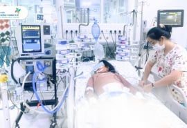 Cứu sống bé gái dư cân bị sốc sốt xuất huyết nặng