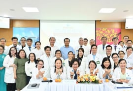 Chủ tịch UBND TP.HCM khen thưởng ê-kíp can thiệp tim bào thai cho sản phụ Singapore