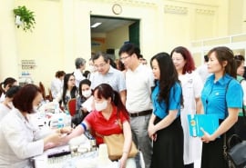 Tổ chức 2 đợt truyền thông kiến thức, khám, tư vấn sức miễn phí cho người lao động