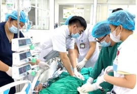 Nổi ban tím tứ chi, ngừng tim sau bữa tiết canh, lòng lợn