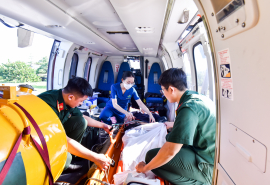 Bệnh viện Quân y 175 kịp thời đưa 2 bệnh nhân nguy kịch từ đảo về đất liền