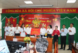 Bình Dương: Bí thư Tỉnh uỷ thăm Bệnh viện Đa khoa tỉnh nhân kỷ niệm 69 năm Ngày Thầy Thuốc Việt Nam