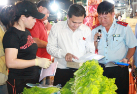 TP.HCM: Nhức nhối chợ tự phát ‘bủa vây’ chợ đầu mối, gây mất an toàn thực phẩm