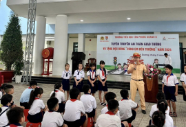 Bình Dương: Tuyên truyền an toàn giao thông và trao học bổng “Cùng em đến trường”