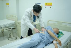 Tưởng đau lưng thông thường, người phụ nữ phát hiện thận ứ mủ do sỏi san hô