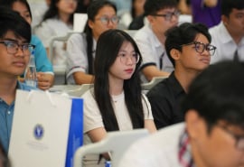 Hơn 300 học sinh trải nghiệm một ngày làm sinh viên Ulaw