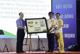 Cựu sinh viên Đại học Luật TP.HCM đóng góp hơn 300 triệu đồng cải tạo đường vào cơ sở mới