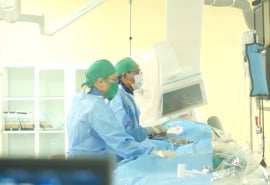 Xuyên đêm hồi sinh trái tim ngừng đập cho cụ ông 70 tuổi bị nhồi máu cơ tim cấp