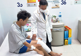Nam thanh niên bị gãy biến dạng cẳng tay và cẳng chân trái do tai nạn giao thông