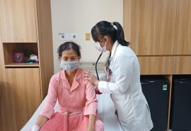 Phát hiện dị vật phế quản sau hơn một năm ho và đau ngực kéo dài