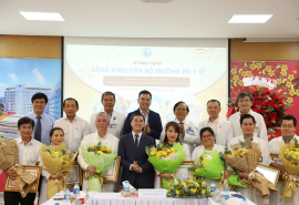 Bộ Y tế khen thưởng ê-kíp thực hiện ca thông tim xuyên bào thai cho sản phụ Singapore