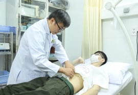 Nam sinh 19 tuổi sụt 12kg, hẹp môn vị vì nghiện game và thức khuya