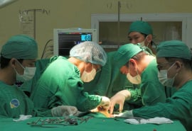 Vừa cắt bỏ khối u, vừa tái tạo ngực