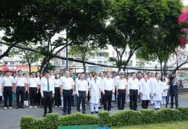 Đoàn bác sĩ TP.HCM lên đường chăm sóc sức khỏe quân, dân Trường Sa