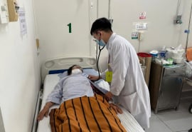 Nội soi tiêu hóa phát hiện giun lươn ngay trong mô dạ dày – tá tràng