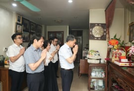 Thứ trưởng Bộ Y tế Trần Văn Thuấn thăm, tri ân gia đình Liệt sĩ, bác sĩ Đặng Thuỳ Trâm