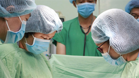 Cần Thơ: Phẫu thuật bóc tách thành công khối u xơ tử cung khổng lồ