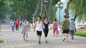 Cách giúp người cao tuổi cải thiện tốc độ đi bộ