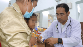 Cứu sống bệnh nhi người Campuchia nguy kịch vì sốt xuất huyết