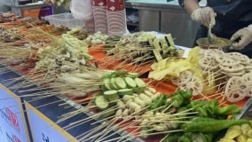 Cảnh báo nguy cơ khi ăn thức ăn đường phố không đảm bảo an toàn thực phẩm