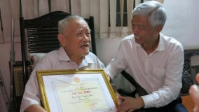 TP. HCM: Thăm, chúc thọ người cao tuổi tiêu biểu