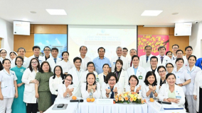 Chủ tịch UBND TP.HCM khen thưởng ê-kíp can thiệp tim bào thai cho sản phụ Singapore