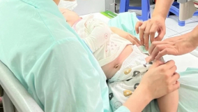 Bé gái 5 tháng tuổi ở Hà Nội bị hoại tử buồng trứng