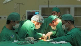 Vừa cắt bỏ khối u, vừa tái tạo ngực