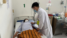 Nội soi tiêu hóa phát hiện giun lươn ngay trong mô dạ dày – tá tràng